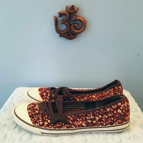 Skechers Floral Corduroy Strappy Flats - Picture 3 of 3